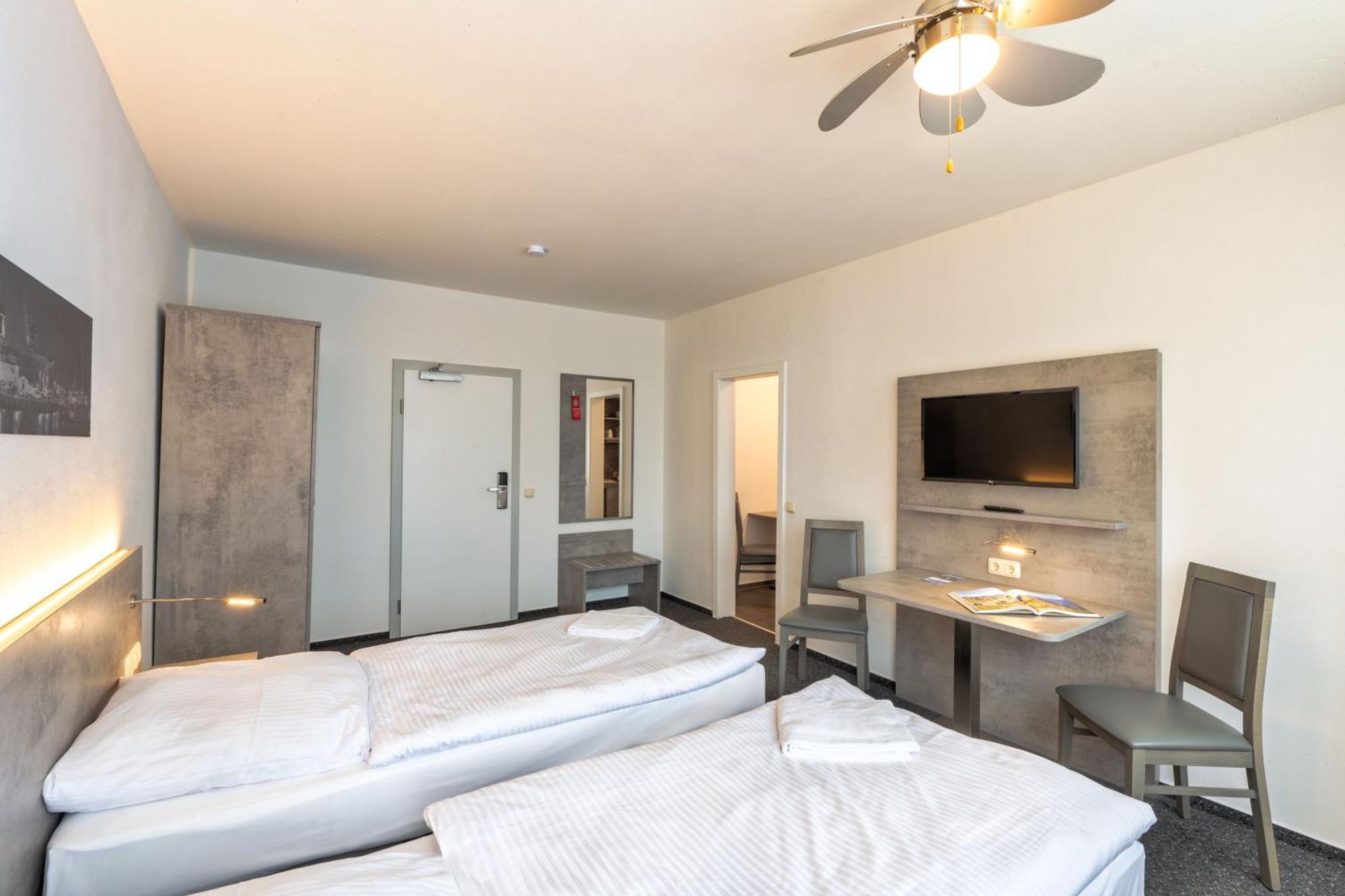 Hotel & Gaestehaus Rostock Luetten Klein Ngoại thất bức ảnh