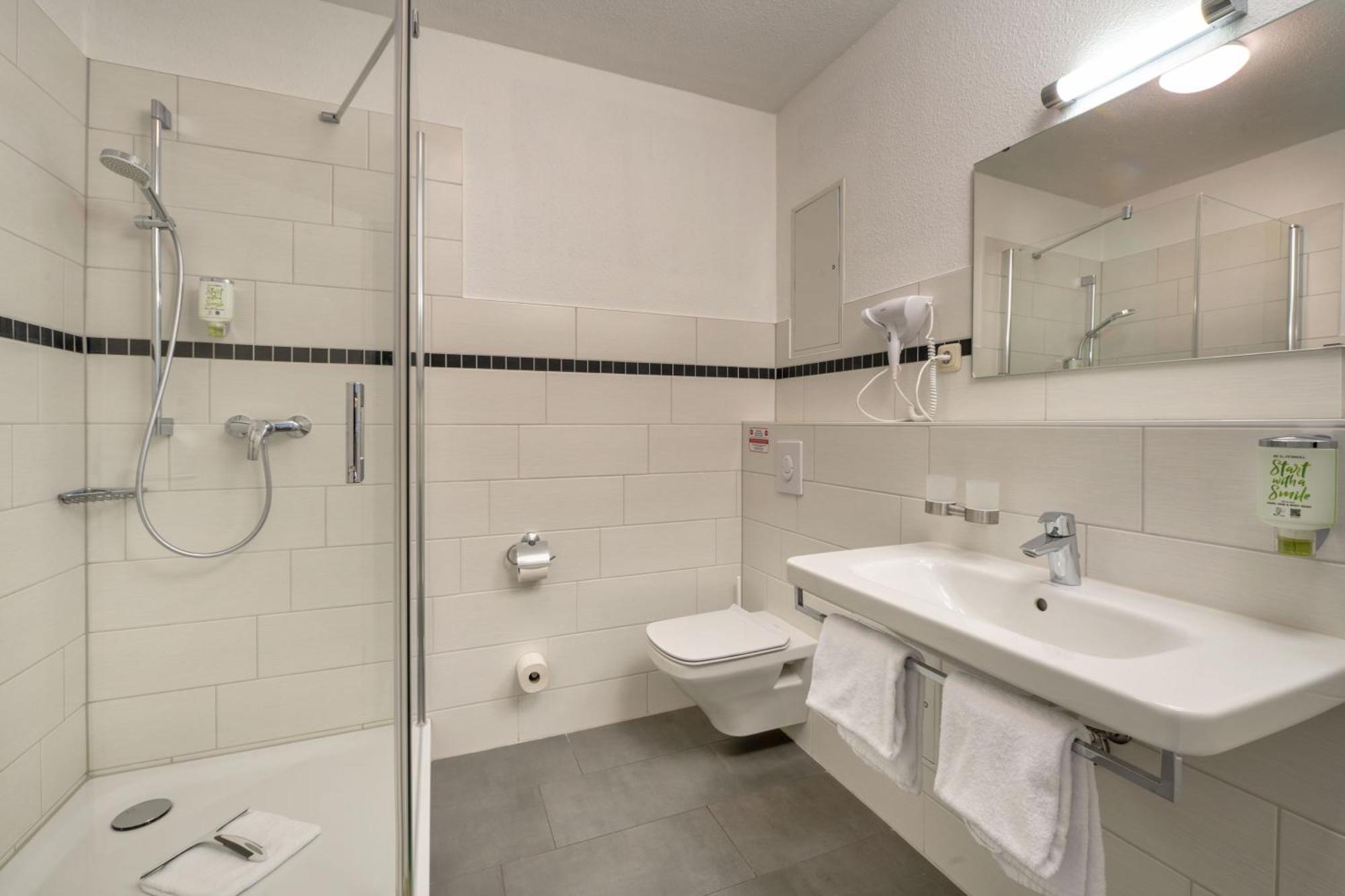 Hotel & Gaestehaus Rostock Luetten Klein Ngoại thất bức ảnh