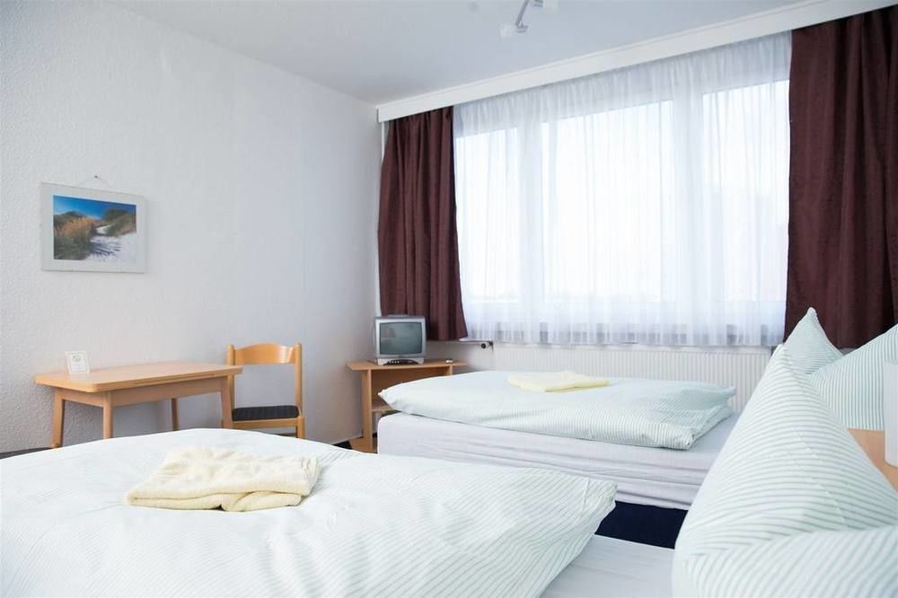 Hotel & Gaestehaus Rostock Luetten Klein Ngoại thất bức ảnh