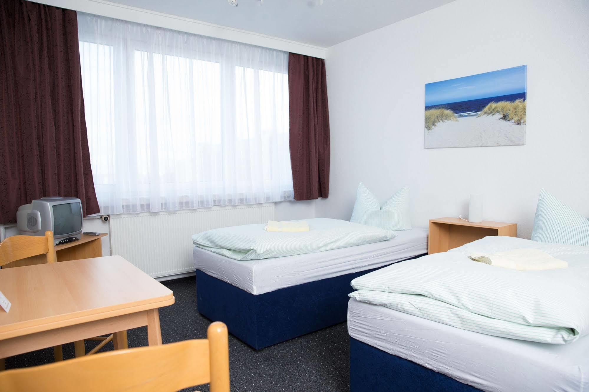 Hotel & Gaestehaus Rostock Luetten Klein Ngoại thất bức ảnh